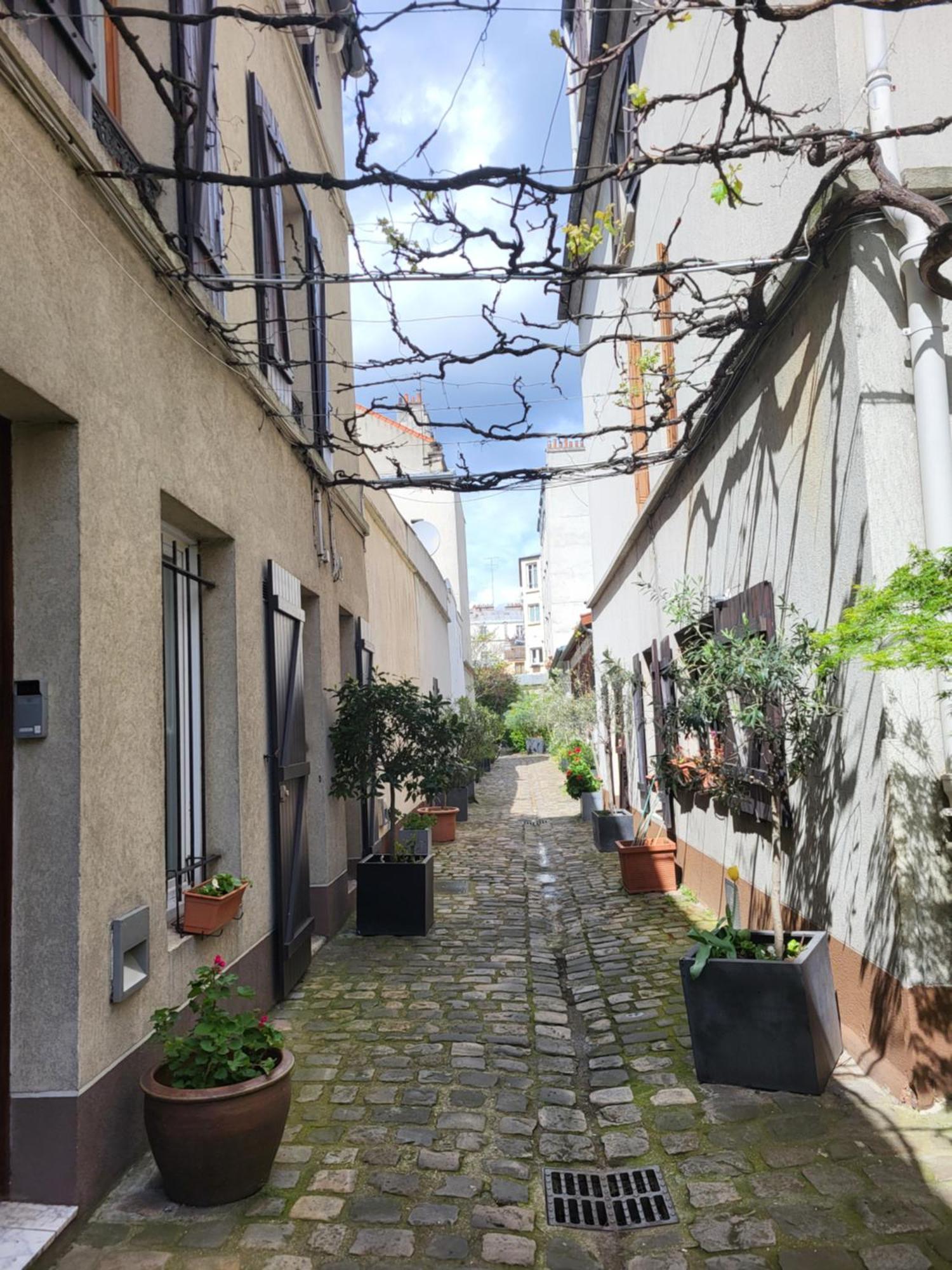 Independante Sur Cours A Bed & Breakfast Parijs