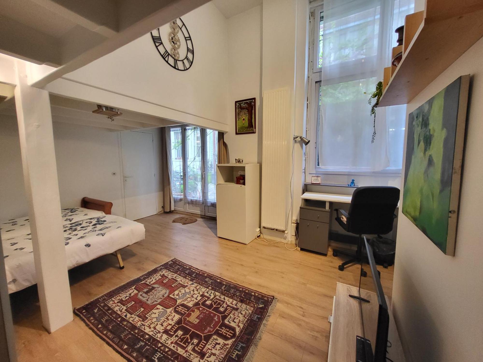 Independante Sur Cours A Bed & Breakfast Parijs